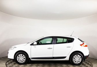 Подержанный автомобиль Renault Megane Hatchback 2011 года (8 фото)