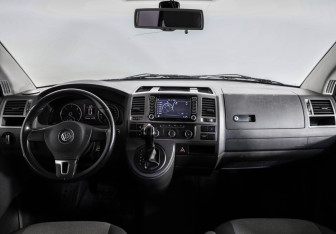 Подержанный автомобиль Volkswagen Caravelle 2013 года (10 фото)