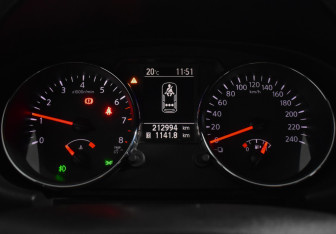 Подержанный автомобиль Nissan Qashqai 2012 года (19 фото)