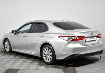 Подержанный автомобиль Toyota Camry Sedan 2018 года (7 фото)