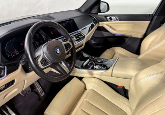 Подержанный автомобиль BMW X5 2020 года (9 фото)