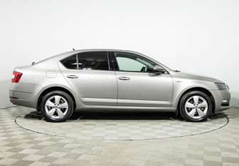 Подержанный автомобиль Skoda Octavia Liftback 2019 года (4 фото)