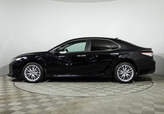 Подержанный автомобиль Toyota Camry Sedan 2018 года (8 фото)