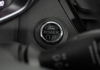 Подержанный автомобиль Ford Fiesta Sedan 2016 года (13 фото)