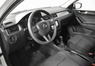 Подержанный автомобиль Skoda Rapid Liftback 2018 года (9 фото)