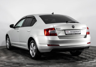 Подержанный автомобиль Skoda Octavia Liftback 2013 года (7 фото)
