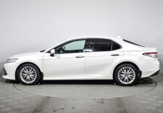 Подержанный автомобиль Toyota Camry Sedan 2019 года (8 фото)