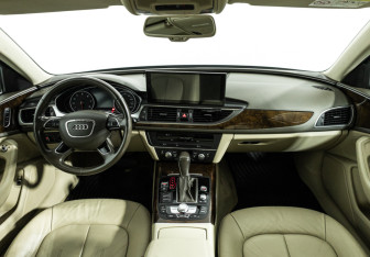 Подержанный автомобиль Audi A6 Sedan 2015 года (13 фото)