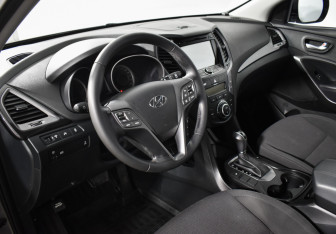 Подержанный автомобиль Hyundai Santa Fe 2012 года (9 фото)