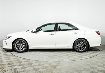 Подержанный автомобиль Toyota Camry Sedan 2017 года (8 фото)
