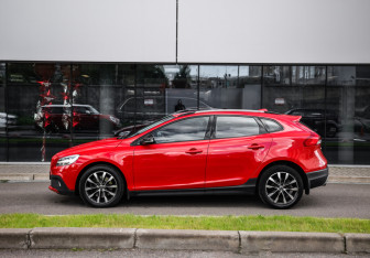 Подержанный автомобиль Volvo V40 Cross Country 2019 года (9 фото)