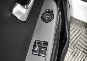 Подержанный автомобиль Kia Rio Hatchback 2017 года (14 фото)