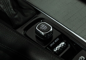 Подержанный автомобиль Volvo S90 2019 года (18 фото)