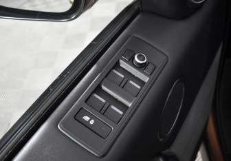 Подержанный автомобиль Land Rover Range Rover Sport 2017 года (10 фото)