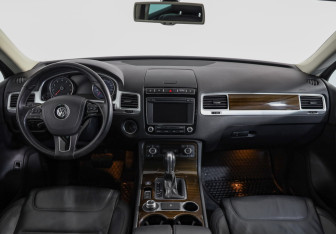 Подержанный автомобиль Volkswagen Touareg 2015 года (10 фото)