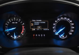 Подержанный автомобиль Ford Mondeo Sedan 2015 года (20 фото)
