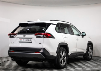 Подержанный автомобиль Toyota RAV4 2019 года (5 фото)