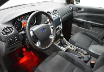 Подержанный автомобиль Ford Focus Sedan 2008 года (10 фото)