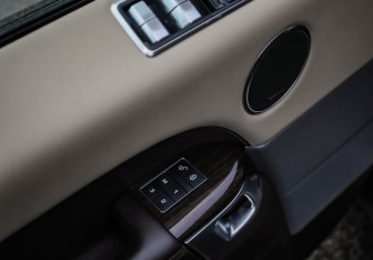 Подержанный автомобиль Land Rover Range Rover Sport 2020 года (25 фото)