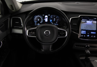 Подержанный автомобиль Volvo XC90 2016 года (10 фото)
