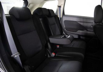 Подержанный автомобиль Mitsubishi Outlander 2016 года (12 фото)
