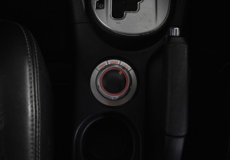 Подержанный автомобиль Peugeot 4007 2008 года (17 фото)