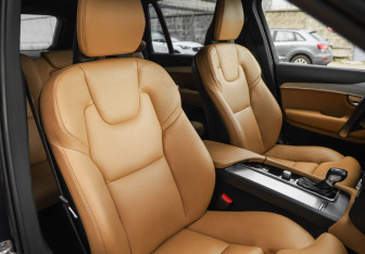 Подержанный автомобиль Volvo XC90 2019 года (31 фото)
