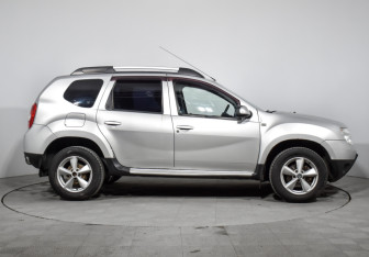 Подержанный автомобиль Renault Duster 2012 года (4 фото)