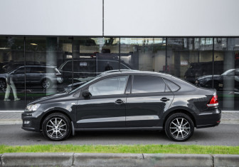 Подержанный автомобиль Volkswagen Polo Sedan 2016 года (9 фото)