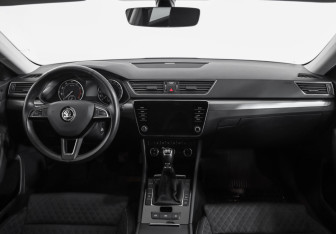 Подержанный автомобиль Skoda Superb Liftback 2018 года (10 фото)