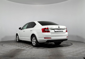 Подержанный автомобиль Skoda Octavia Liftback 2015 года (7 фото)