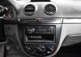 Подержанный автомобиль Chevrolet Lacetti Wagon 2010 года (16 фото)