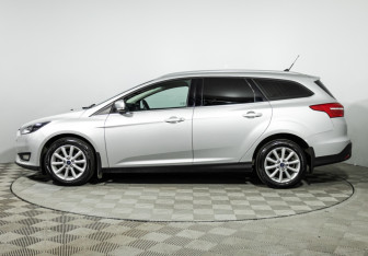 Подержанный автомобиль Ford Focus Wagon 2018 года (8 фото)