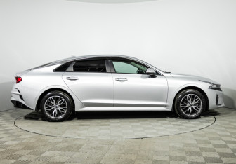 Подержанный автомобиль Kia K5 2021 года (4 фото)