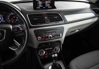 Подержанный автомобиль Audi Q3 2012 года (18 фото)