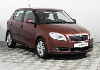 Подержанный автомобиль Skoda Fabia Hatchback 2009 года (4 фото)