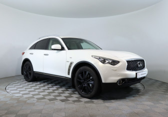 Подержанный автомобиль Infiniti QX70 2013 года (3 фото)