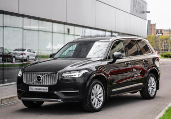 Подержанный автомобиль Volvo XC90 2015 года (3 фото)