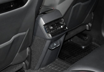 Подержанный автомобиль Lynk&Co 05 2023 года (13 фото)