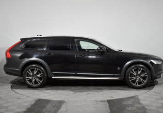 Подержанный автомобиль Volvo V90 Cross Country 2017 года (4 фото)