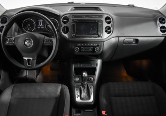 Подержанный автомобиль Volkswagen Tiguan 2015 года (17 фото)