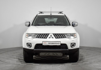 Подержанный автомобиль Mitsubishi Pajero Sport 2011 года (2 фото)