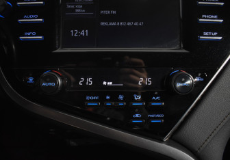 Подержанный автомобиль Toyota Camry Sedan 2019 года (15 фото)