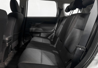 Подержанный автомобиль Mitsubishi Outlander 2016 года (12 фото)