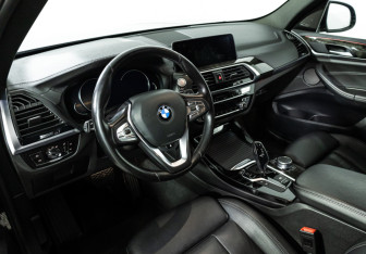 Подержанный автомобиль BMW X3 2018 года (11 фото)