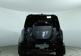 Подержанный автомобиль Land Rover Defender Suv 2023 года (6 фото)