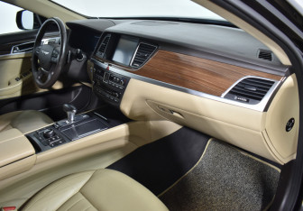 Подержанный автомобиль Genesis G80 2017 года (12 фото)