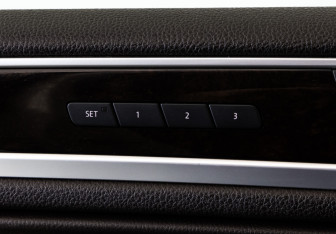 Подержанный автомобиль Volkswagen Touareg 2012 года (17 фото)