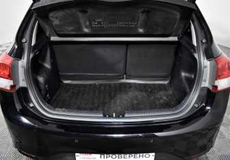 Подержанный автомобиль Kia Rio Hatchback 2016 года (17 фото)