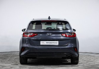 Подержанный автомобиль Kia Ceed Hatchback 2018 года (6 фото)